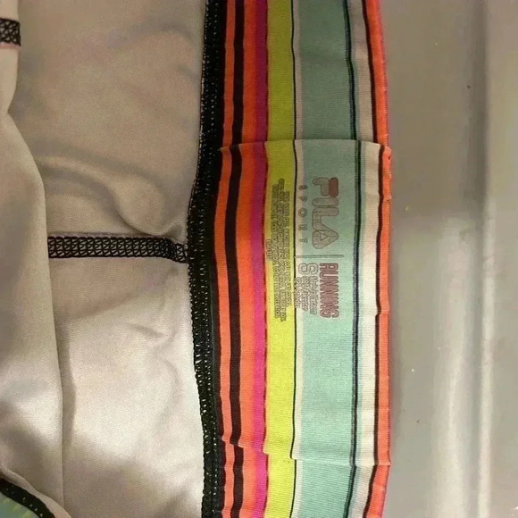 Woman's shorts - Picture 2 of 5